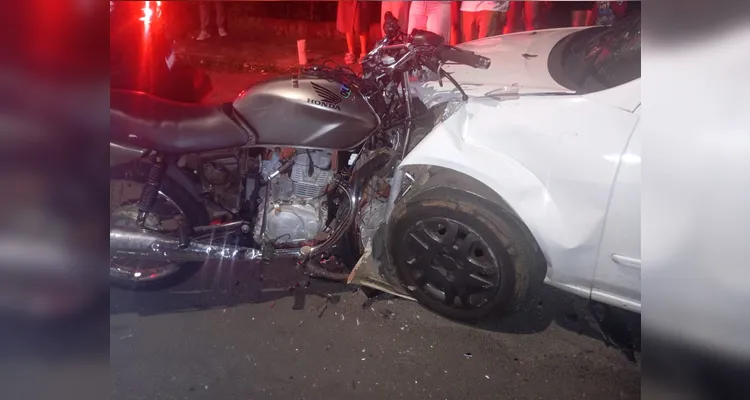 Motociclista fica ferido em colisão frontal em Ponta Grossa