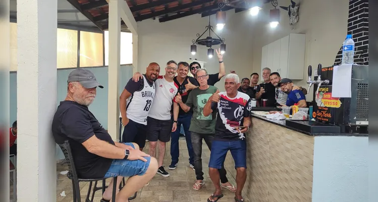 Grupo celebra mais de quatro décadas de amizade em Ponta Grossa
