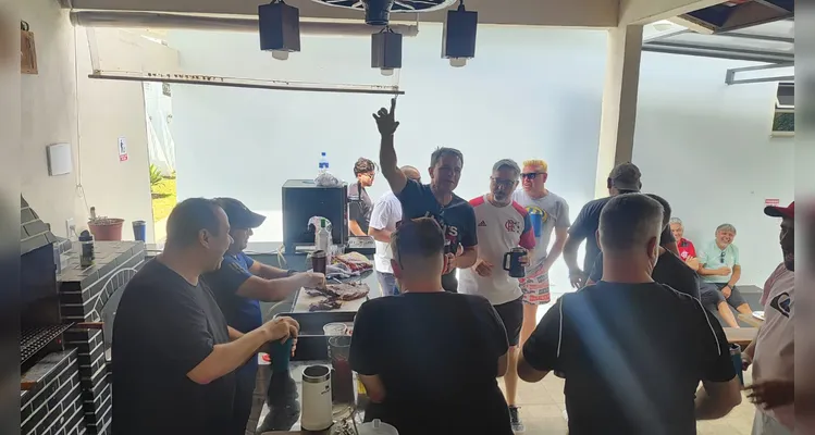 Grupo celebra mais de quatro décadas de amizade em Ponta Grossa