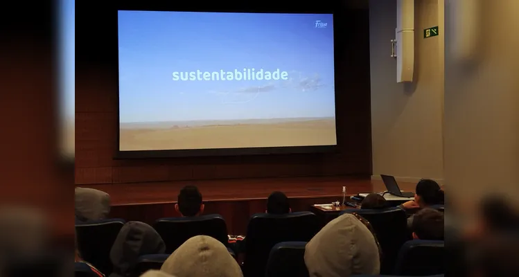 O passeio pela sede da cooperativa foi um dos pontos de destaque das atividades dos alunos.