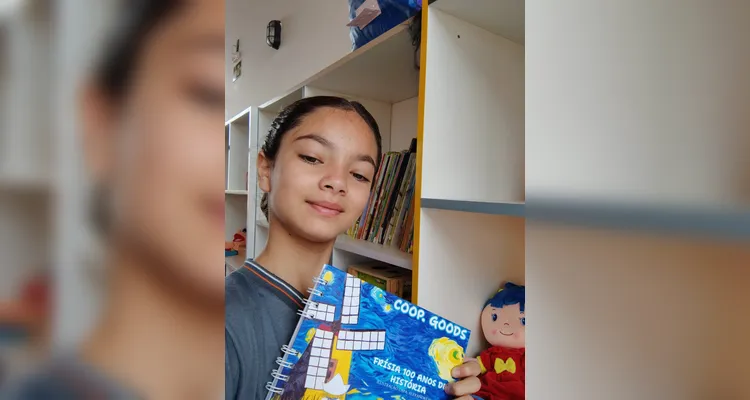 No evento de entrega dos materiais, cada aluno recebeu o seu exemplar e os familiares também estiveram presentes, assim como os representantes da Frísia Cooperativa.