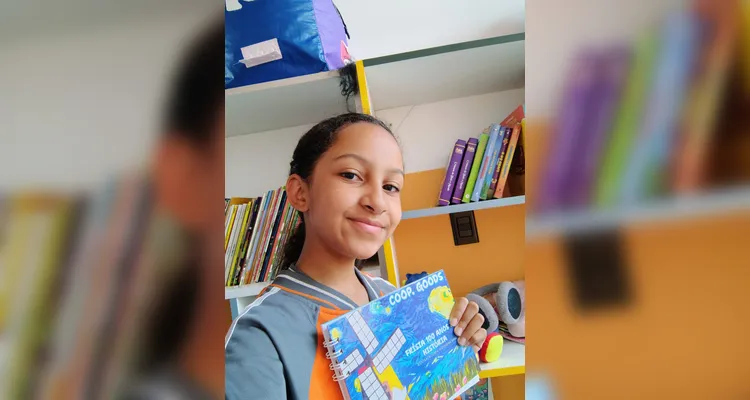 No evento de entrega dos materiais, cada aluno recebeu o seu exemplar e os familiares também estiveram presentes, assim como os representantes da Frísia Cooperativa.