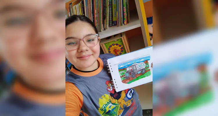 No evento de entrega dos materiais, cada aluno recebeu o seu exemplar e os familiares também estiveram presentes, assim como os representantes da Frísia Cooperativa.