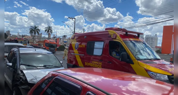 Equipes da PM, do Samu, do Corpo de Bombeiros e do Patrulhamento de Trânsito Viário estiveram no local.