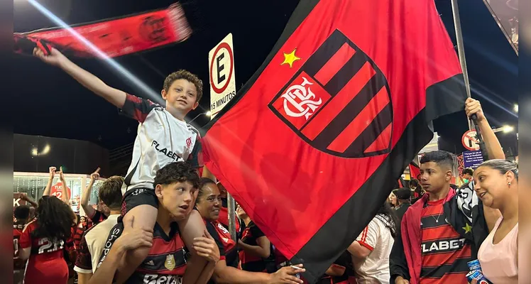 Flamenguistas lotam a 'Vicente Machado' para celebrar tetra da Libertadores