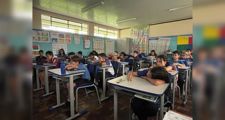 A classe realizou uma série de estudos e ações, entre elas a confecção de cartazes e a preparação de biscoitos.