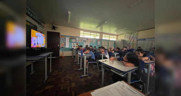 A classe realizou uma série de estudos e ações, entre elas a confecção de cartazes e a preparação de biscoitos.