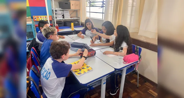 A classe realizou uma série de estudos e ações, entre elas a confecção de cartazes e a preparação de biscoitos.