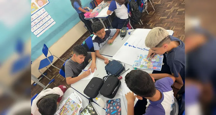 A classe realizou uma série de estudos e ações, entre elas a confecção de cartazes e a preparação de biscoitos.