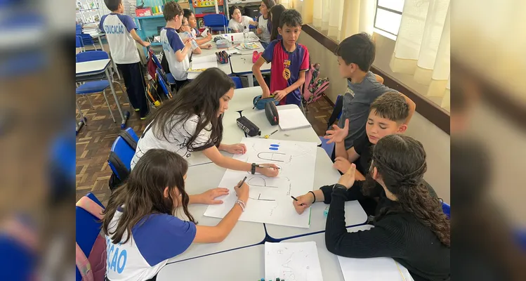 A classe realizou uma série de estudos e ações, entre elas a confecção de cartazes e a preparação de biscoitos.