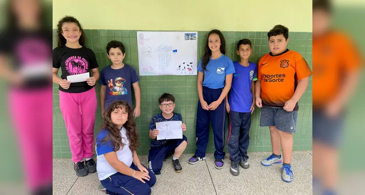 A classe realizou uma série de estudos e ações, entre elas a confecção de cartazes e a preparação de biscoitos.