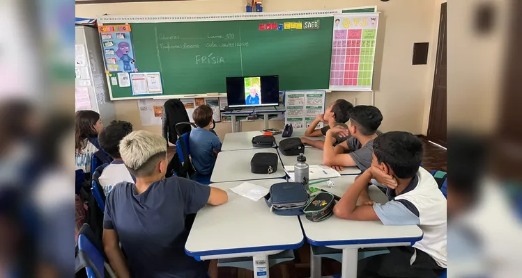 A classe realizou uma série de estudos e ações, entre elas a confecção de cartazes e a preparação de biscoitos.