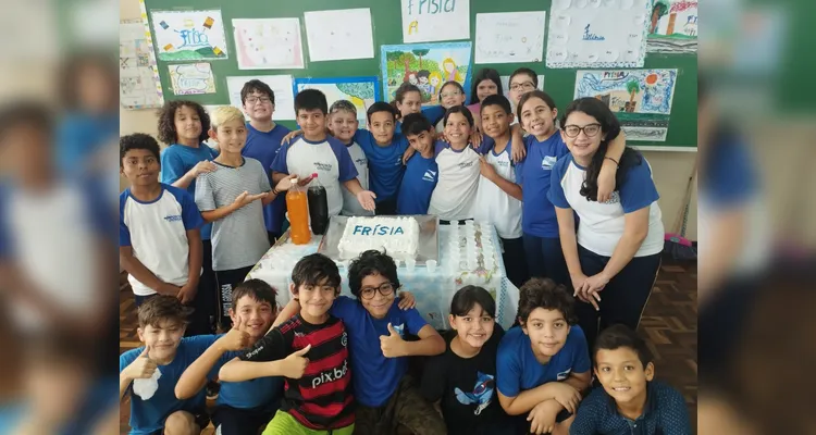 A turma realizou diversos estudos com os materiais do Vamos Ler e fizeram um bolo como encerramento das ações.