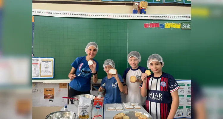 A classe realizou uma série de estudos e ações, entre elas a confecção de cartazes e a preparação de biscoitos.