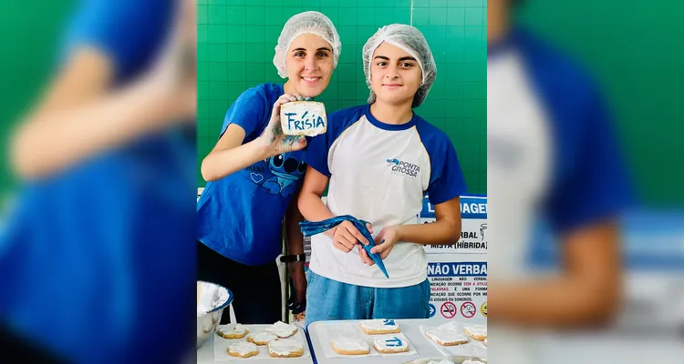 A classe realizou uma série de estudos e ações, entre elas a confecção de cartazes e a preparação de biscoitos.