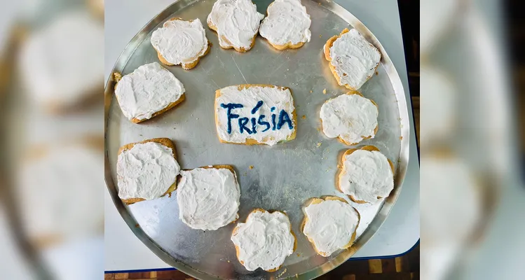 A classe realizou uma série de estudos e ações, entre elas a confecção de cartazes e a preparação de biscoitos.