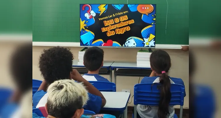 A turma realizou diversos estudos com os materiais do Vamos Ler e fizeram um bolo como encerramento das ações.