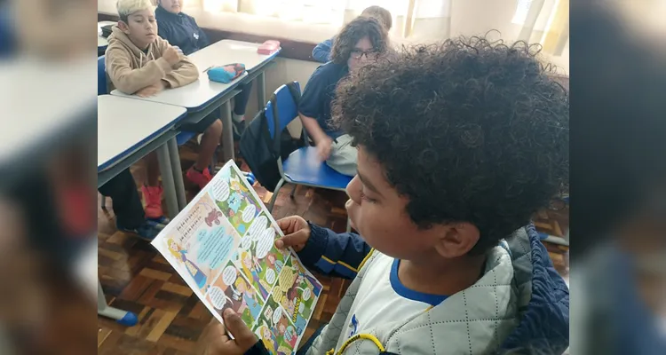 A turma realizou diversos estudos com os materiais do Vamos Ler e fizeram um bolo como encerramento das ações.