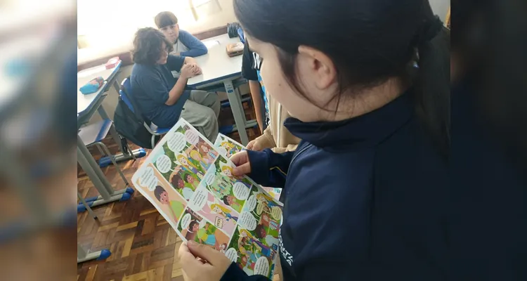 A turma realizou diversos estudos com os materiais do Vamos Ler e fizeram um bolo como encerramento das ações.