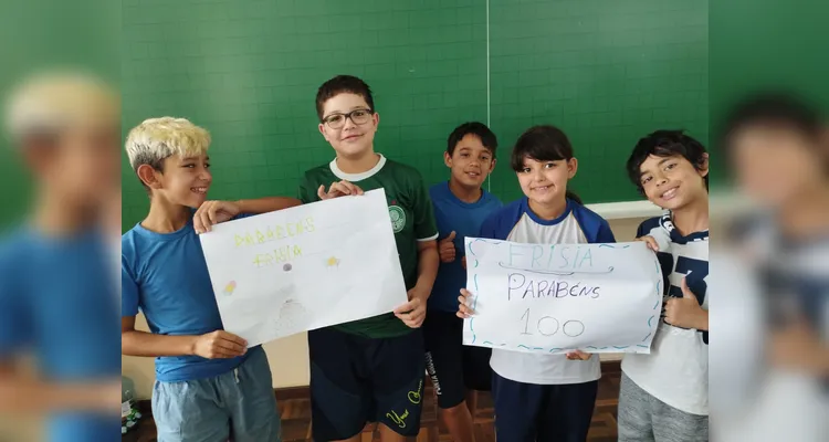 A turma realizou diversos estudos com os materiais do Vamos Ler e fizeram um bolo como encerramento das ações.