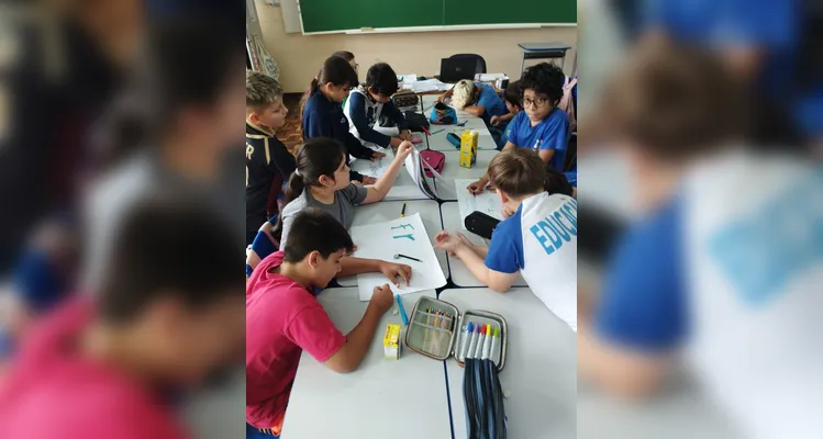 A turma realizou diversos estudos com os materiais do Vamos Ler e fizeram um bolo como encerramento das ações.