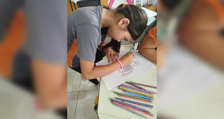 Os alunos ajudaram em todas as partes do processo de venda e entrega dos doces, além de realizarem tarefas com a HQ especial da Frísia.