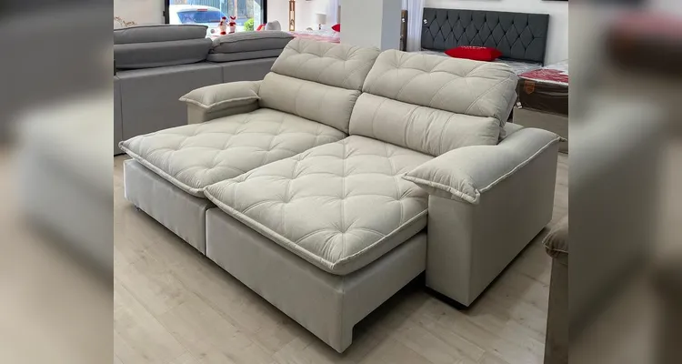 A LCA conta com produtos a pronta entrega, incluindo estofados, colchões, mesas, cadeiras, racks e itens de decoração