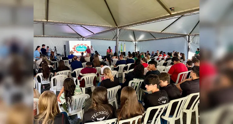 O lançamento contou com a presença da equipe técnica da AMCG, de representantes do Sebrae e de lideranças municipais e estaduais