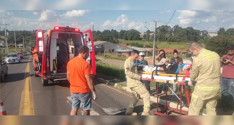 O acidente foi registrado na rua Valerio Ronchi, na região de Uvaranas, em Ponta Grossa.