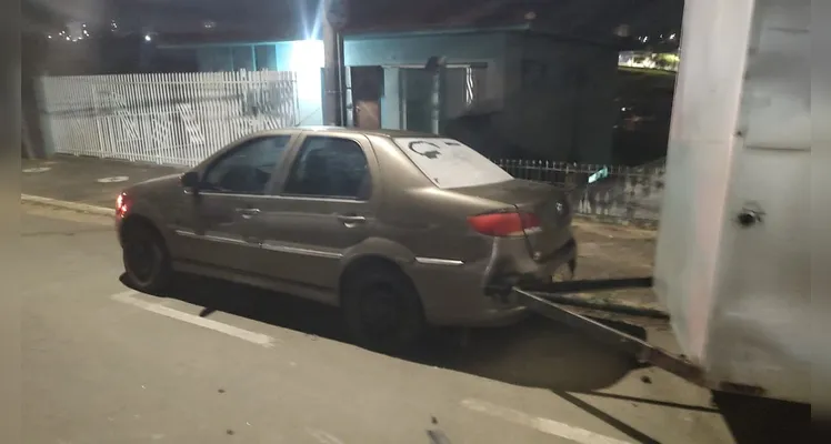 Confira imagens do capotamento registrado nesta noite na Rua Londrina