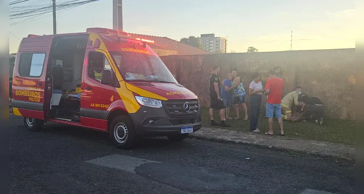 Colisão deixa veículo de cabeça para baixo em Ponta Grossa