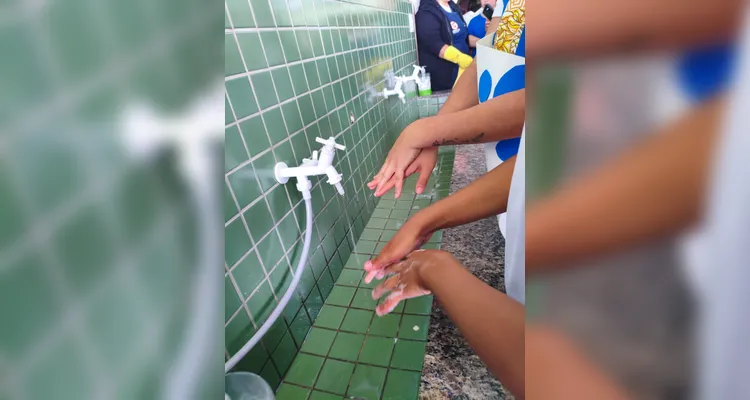 Os educandos participaram de palestras. teatro educativo e contaram com a videoaulas especial do Vamos Ler para iniciar os trabalhos.