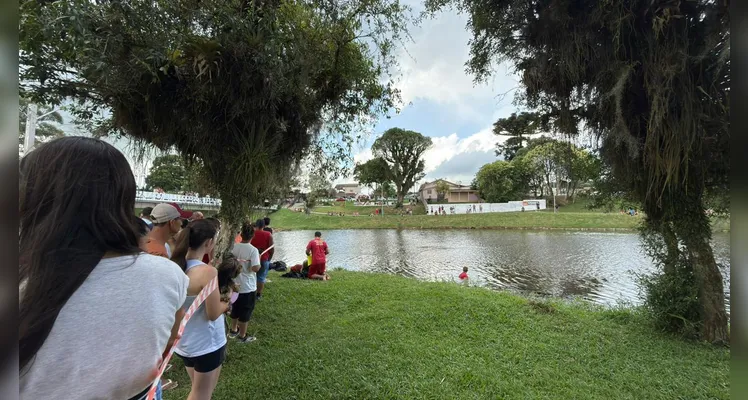 Bombeiros tentam localizar corpo em Castro
