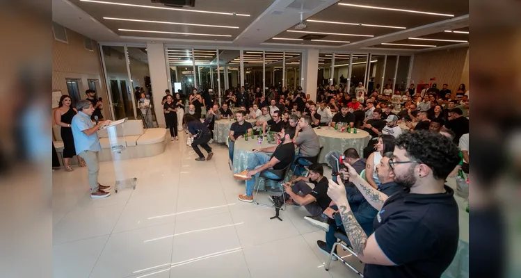 Conheça o designer por trás da nova camisa do Operário Ferroviário