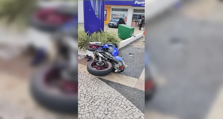 Veja imagens do acidente que deixou homem em estado grave em PG