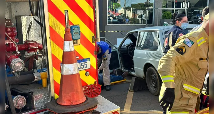 Veja imagens de acidente que deixou três feridos na Vila Estrela