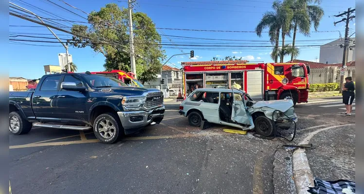 Veja imagens de acidente que deixou três feridos na Vila Estrela