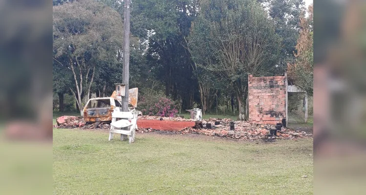 Jovem incendeia a própria casa e agride pai e irmã em Rebouças