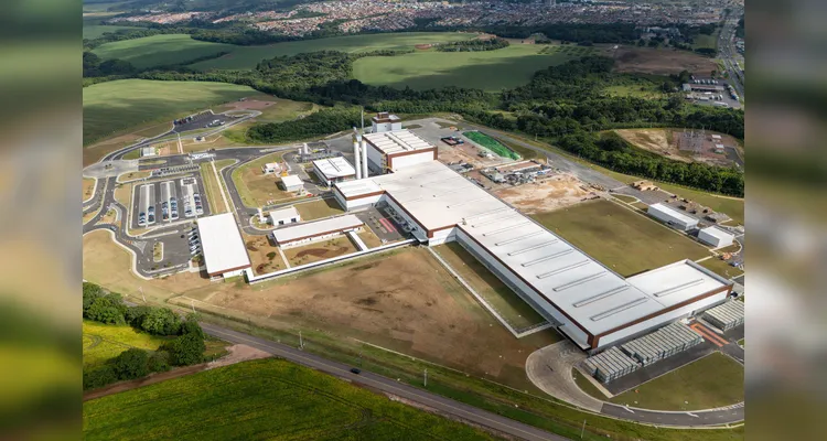 A nova unidade, que recebeu o nome de Ambev Vidros Paraná, é a primeira fábrica de garrafas de vidro do Estado e integra todas as etapas da produção cervejeira.