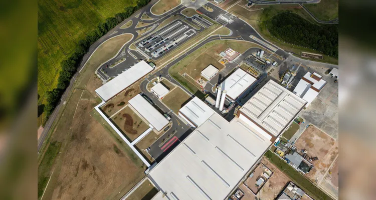 A nova unidade, que recebeu o nome de Ambev Vidros Paraná, é a primeira fábrica de garrafas de vidro do Estado e integra todas as etapas da produção cervejeira.