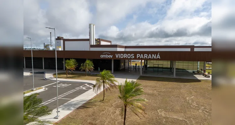 A nova unidade, que recebeu o nome de Ambev Vidros Paraná, é a primeira fábrica de garrafas de vidro do Estado e integra todas as etapas da produção cervejeira.