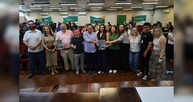 O evento ocorreu na Faculdade Guarapuava com a presença de lideranças políticas.