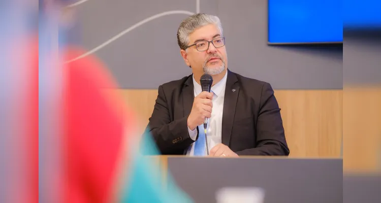 Delegado da Receita Federal Remy Deiab Junior recebe homenagem da UEPG