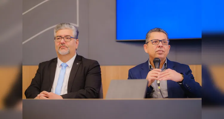 Delegado da Receita Federal Remy Deiab Junior recebe homenagem da UEPG