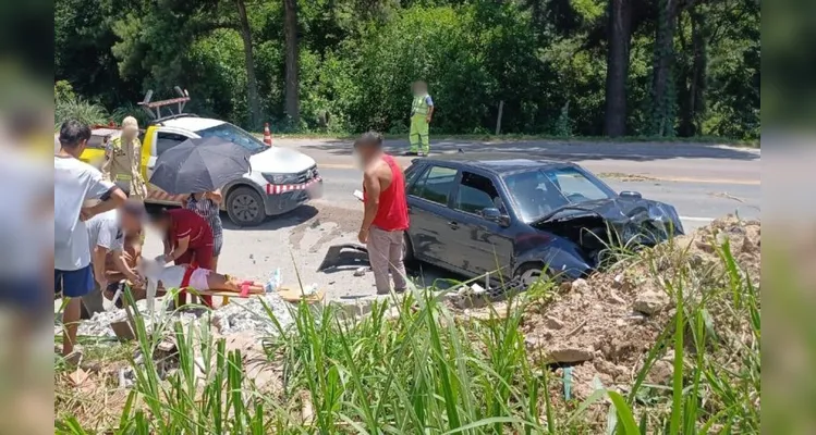 A rodovia precisou ser totalmente bloqueada nos dois sentidos por cerca de uma hora para o resgate.