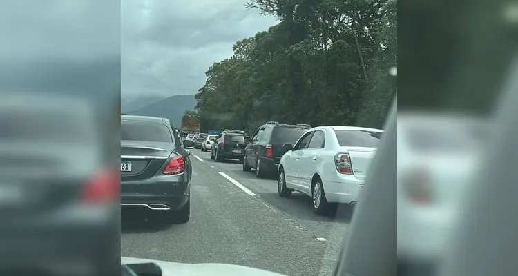 Fluxo intenso causa lentidão na BR-101 em Garuva no retorno do feriado