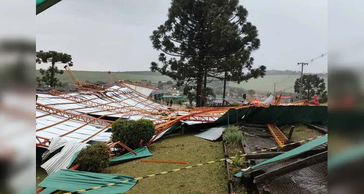 Recentemente, um vendaval atingiu Ponta Grossa.