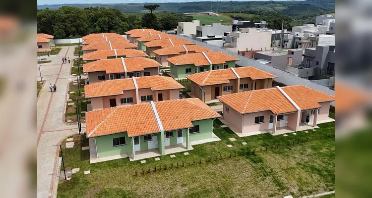 Conjunto é equipado com Centro de Convivência, horta comunitária, academia ao ar livre e piscina aquecida.