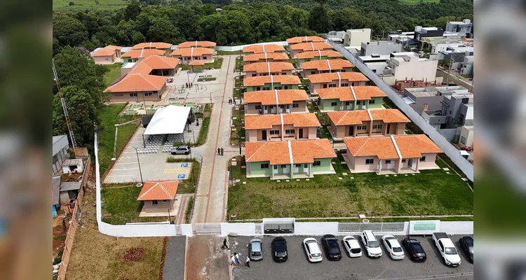 Conjunto é equipado com Centro de Convivência, horta comunitária, academia ao ar livre e piscina aquecida.