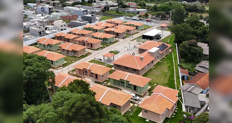 Conjunto é equipado com Centro de Convivência, horta comunitária, academia ao ar livre e piscina aquecida.